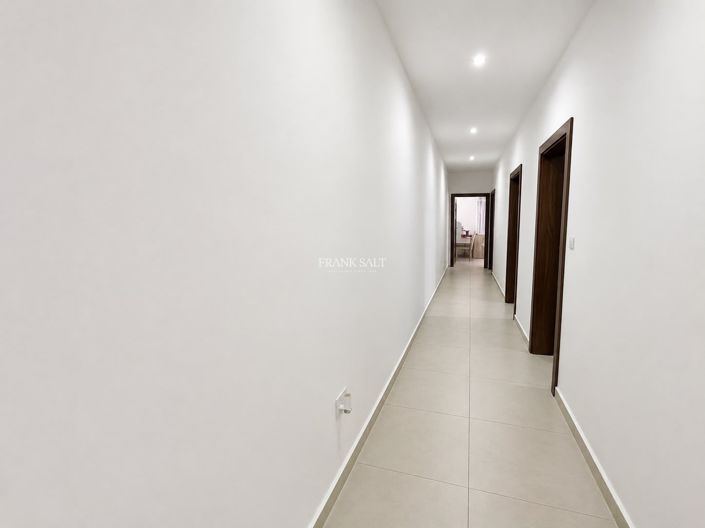 Image No.4-3 Bed Property for sale