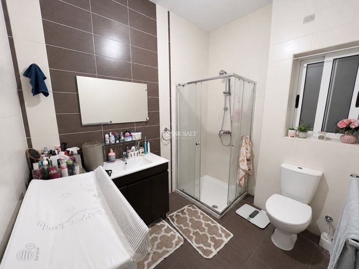 Image No.5-3 Bed Property for sale
