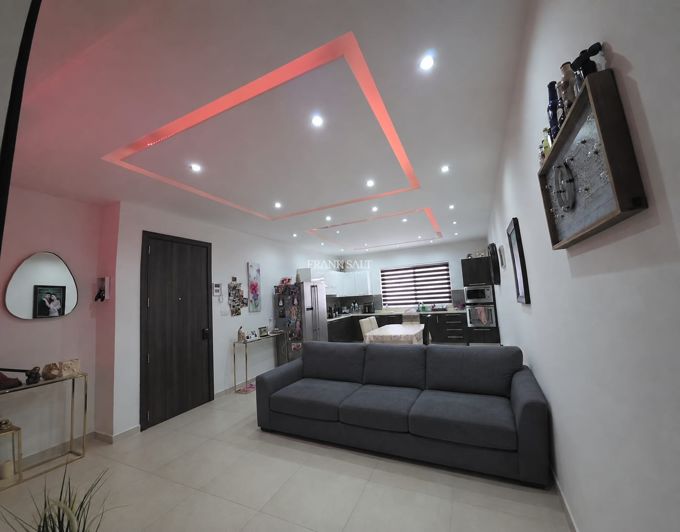 Image No.8-3 Bed Property for sale