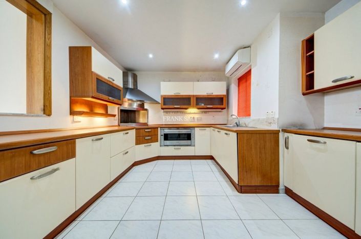 Image No.8-2 Bed Property for sale