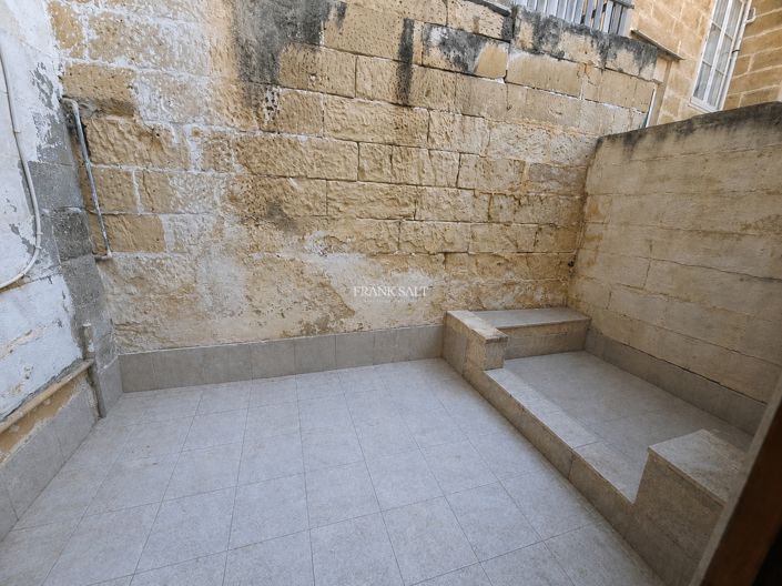 Image No.6-1 Bed Property for sale