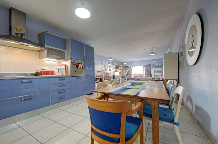 Image No.12-3 Bed Property for sale
