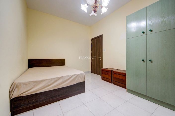 Image No.13-3 Bed Property for sale