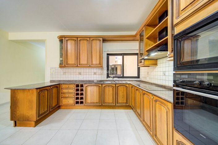 Image No.3-3 Bed Property for sale