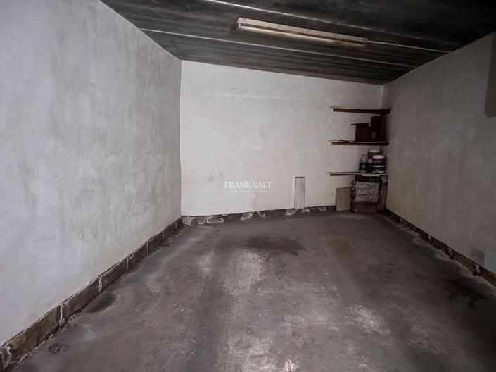 Image No.8-3 Bed Property for sale