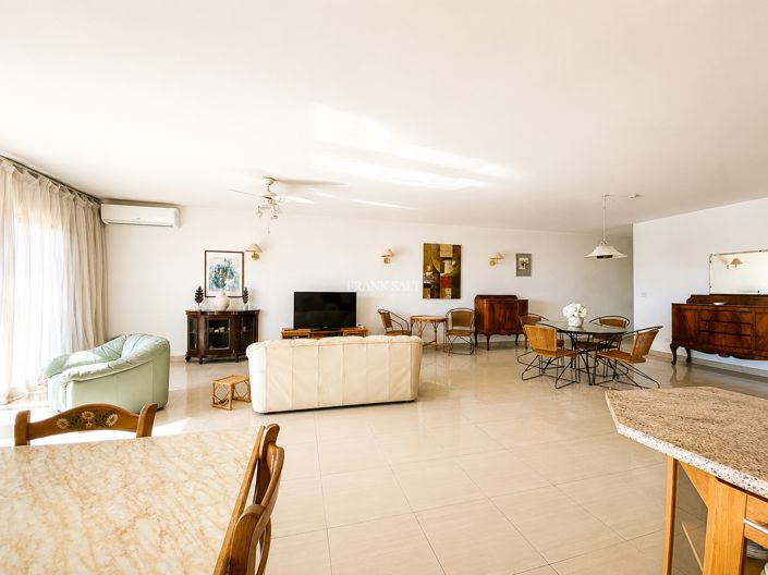 Image No.3-3 Bed Property for sale