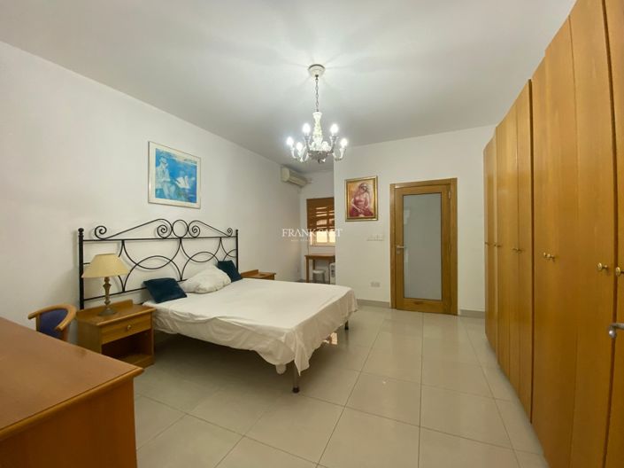Image No.6-3 Bed Property for sale