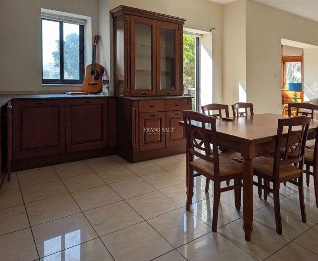 Image No.4-3 Bed Property for sale