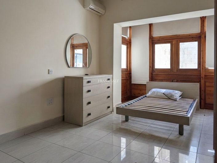 Image No.6-3 Bed Property for sale