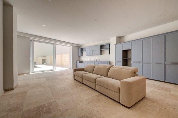 Image No.11-4 Bed Property for sale
