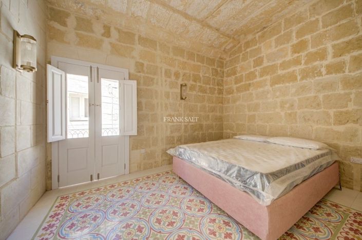 Image No.20-4 Bed Property for sale