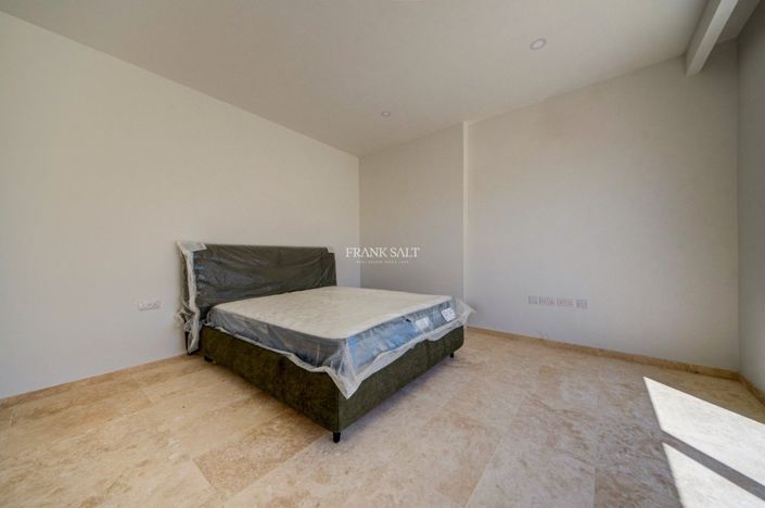Image No.24-4 Bed Property for sale