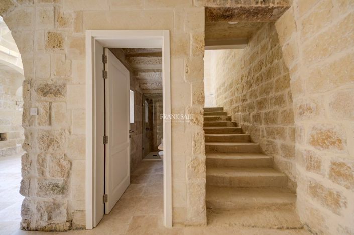 Image No.27-4 Bed Property for sale