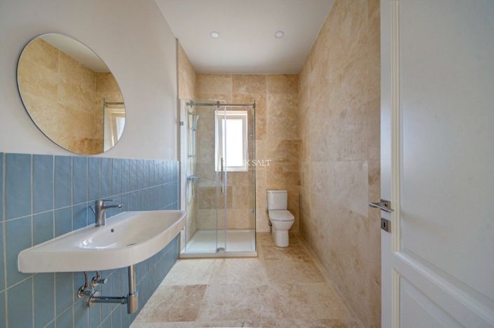 Image No.28-4 Bed Property for sale