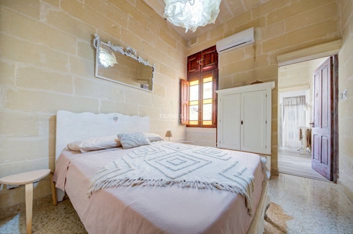 Image No.14-2 Bed Property for sale