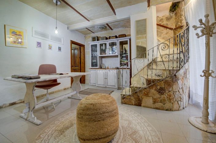Image No.25-2 Bed Property for sale