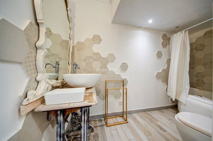 Image No.36-2 Bed Property for sale