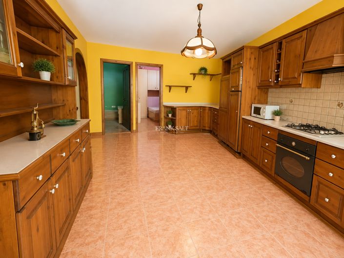 Image No.3-Propriété de 3 chambres à vendre à Birkirkara