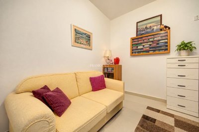 b4ecd3ac-b562-4df2-afce-ac2293474a22