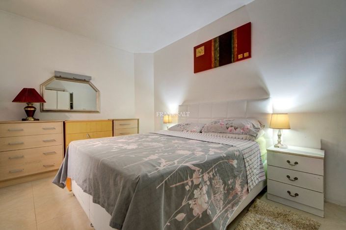 Image No.12-3 Bed Property for sale