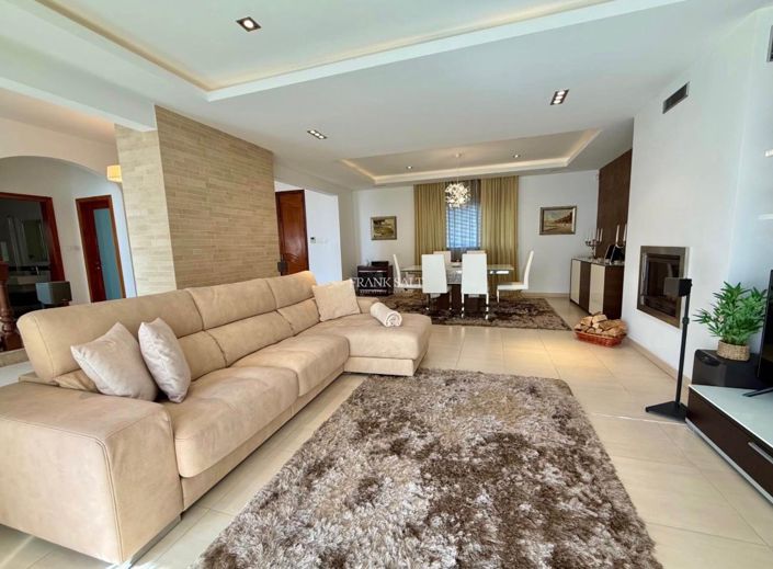 Image No.3-3 Bed Property for sale