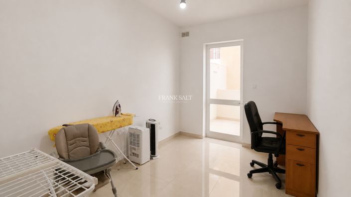 Image No.8-3 Bed Property for sale