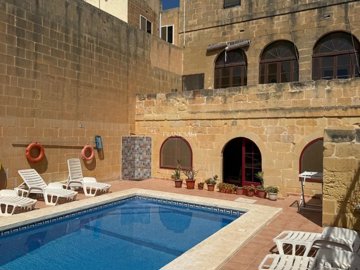 1 - Nadur, Property