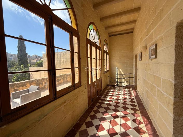 Image No.12-3 Bed Property for sale