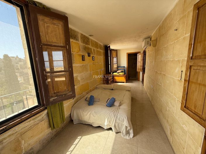 Image No.13-3 Bed Property for sale