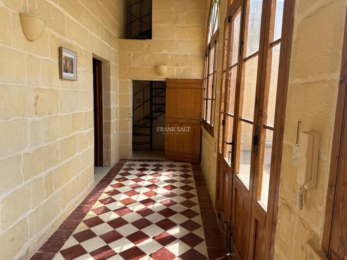 Image No.18-3 Bed Property for sale