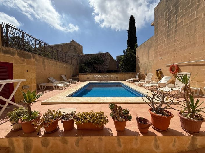 Image No.3-3 Bed Property for sale