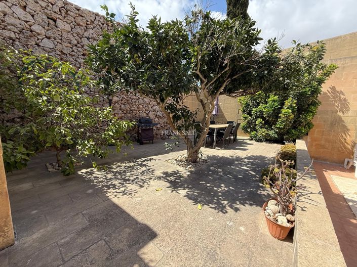 Image No.4-3 Bed Property for sale