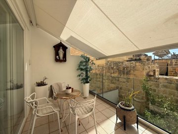 1 - Fontana, Property