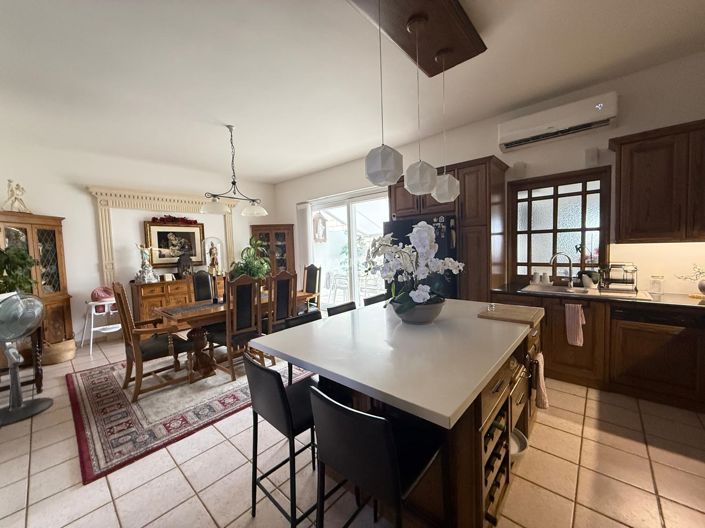 Image No.3-3 Bed Property for sale