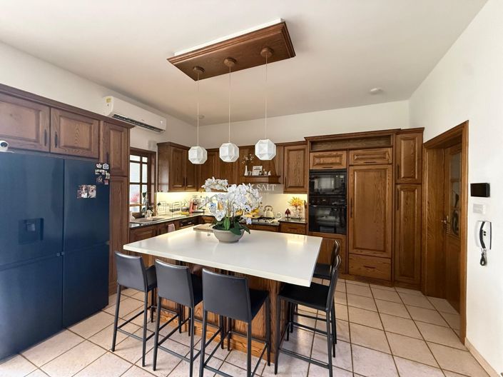 Image No.4-3 Bed Property for sale