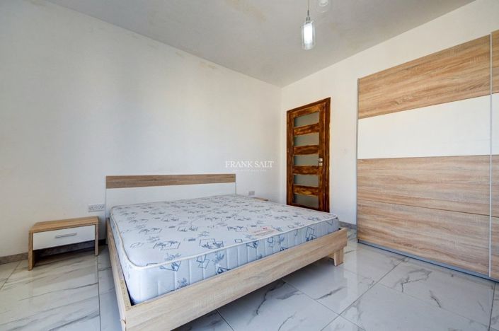 Image No.18-3 Bed Property for sale