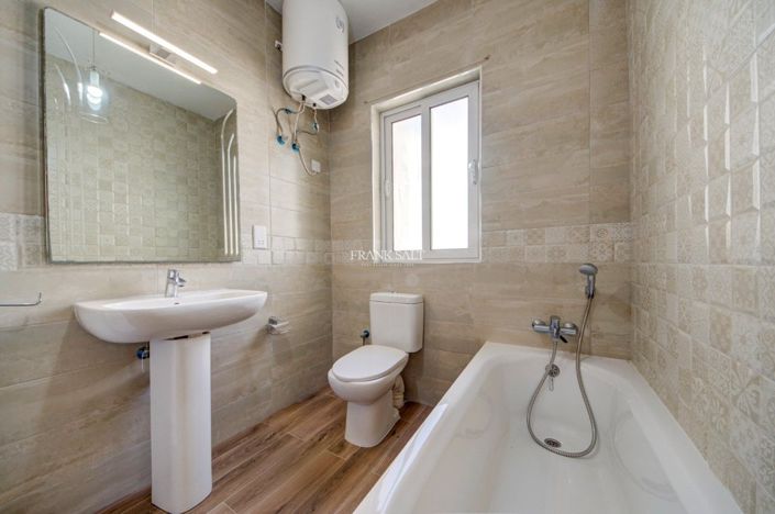 Image No.21-3 Bed Property for sale