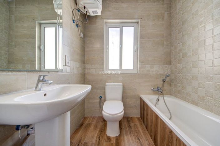 Image No.22-3 Bed Property for sale