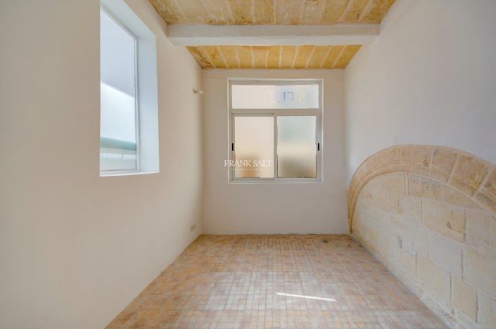 Image No.14-4 Bed Property for sale