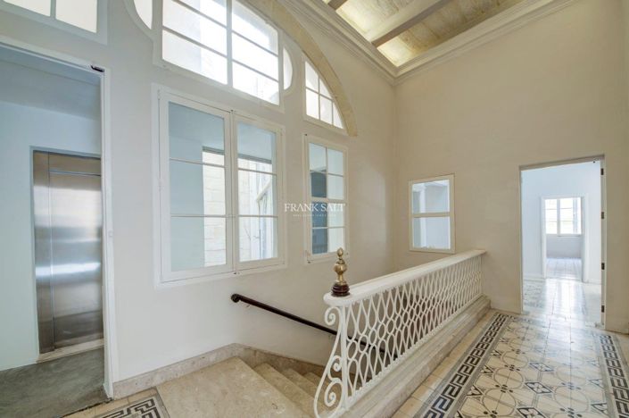 Image No.17-4 Bed Property for sale