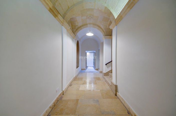 Image No.6-4 Bed Property for sale