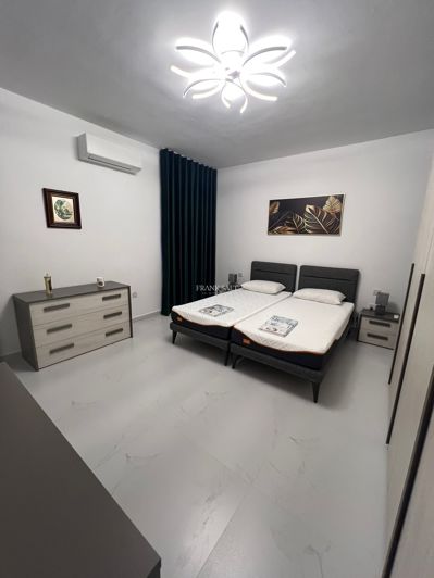 Image No.10-3 Bed Property for sale