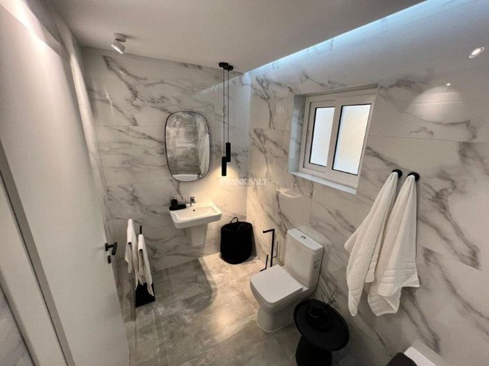 Image No.21-2 Bed Property for sale
