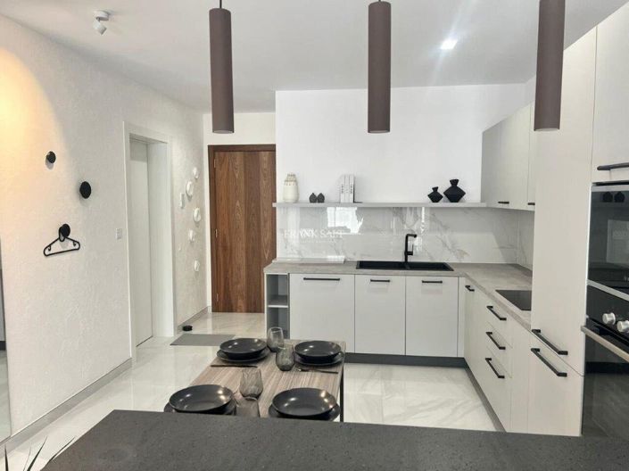Image No.5-2 Bed Property for sale