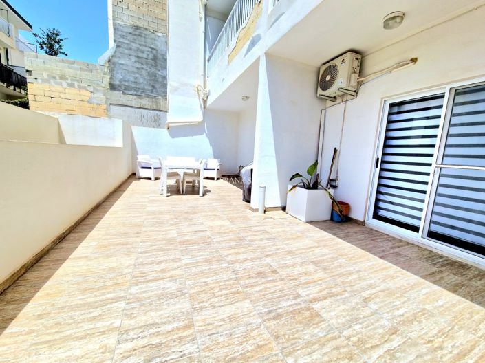 Image No.10-3 Bed Property for sale