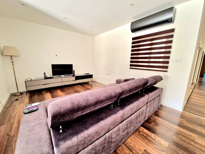 Image No.4-3 Bed Property for sale