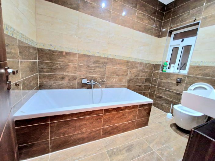 Image No.9-3 Bed Property for sale