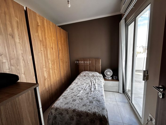 Image No.10-3 Bed Property for sale