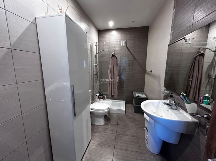 Image No.15-3 Bed Property for sale