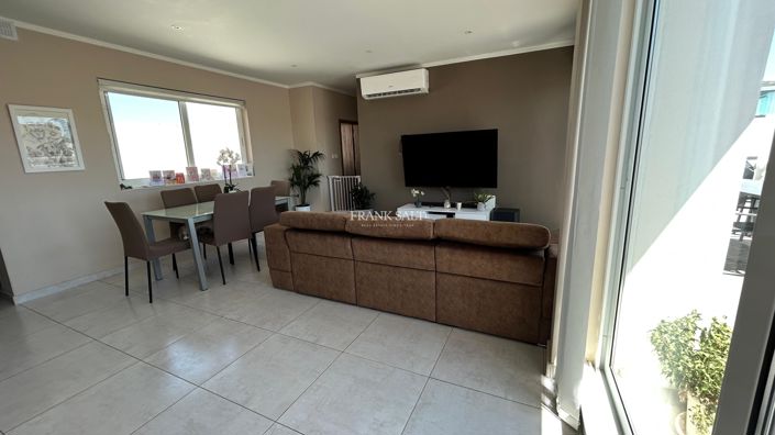 Image No.3-3 Bed Property for sale